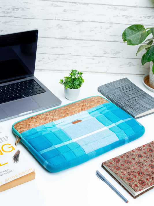 Sky Lungi Laptop sleeve
