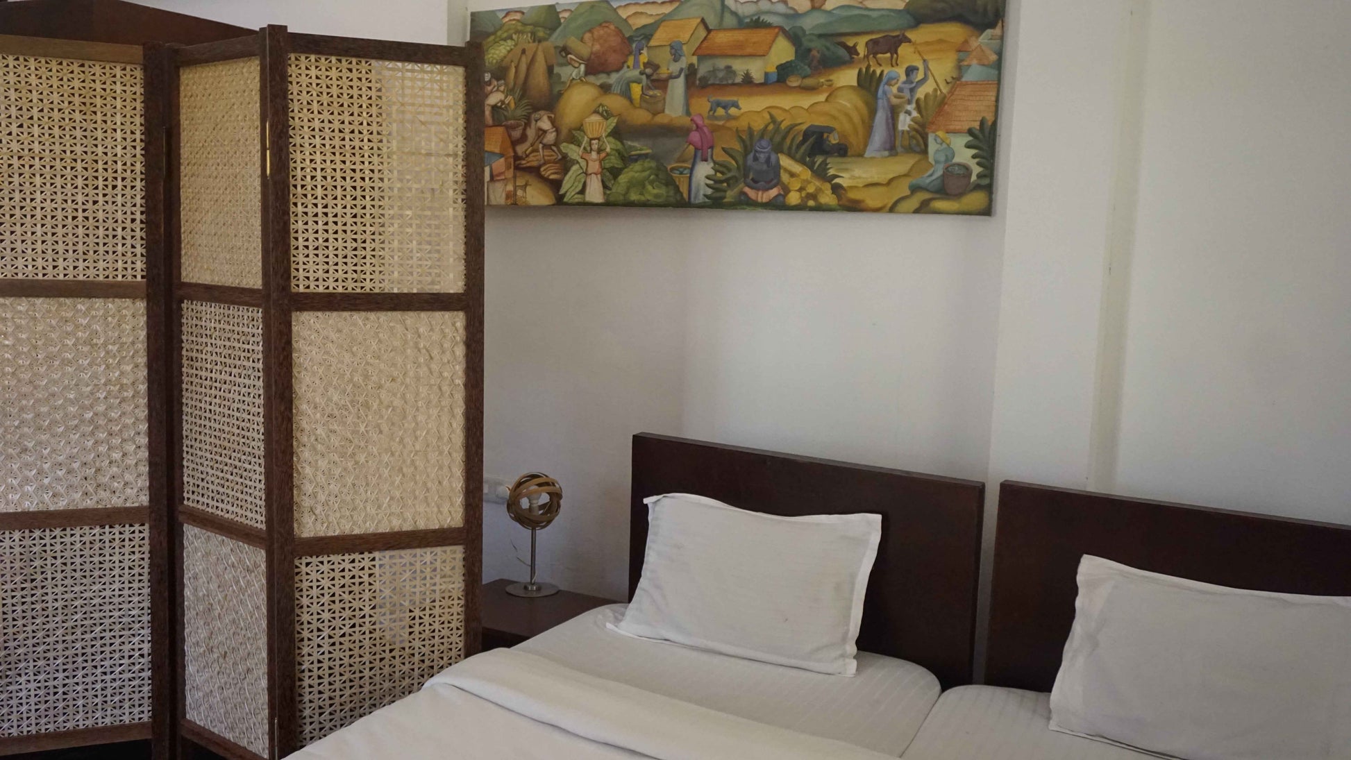 Folding room partition