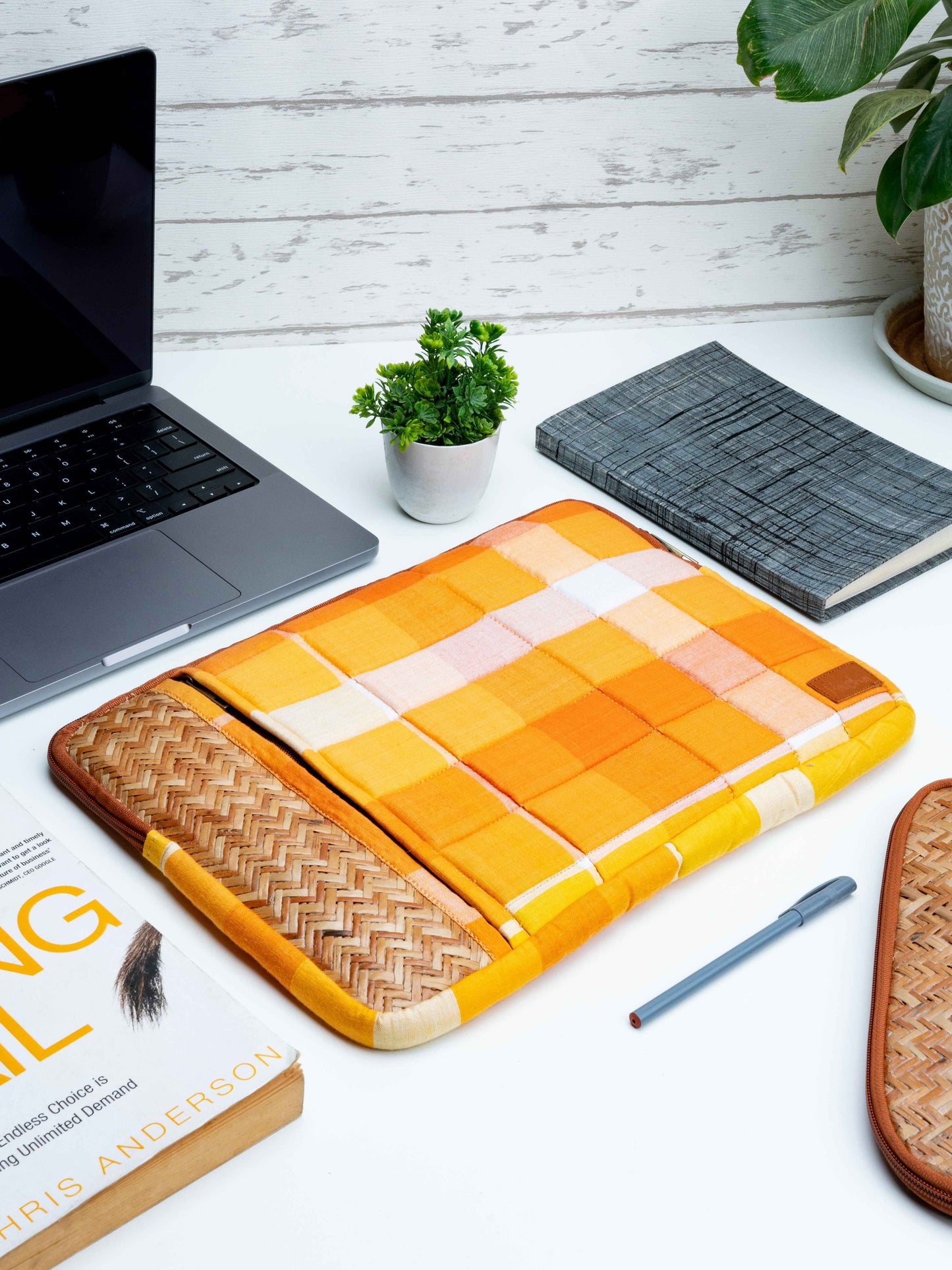 Sunshine Lungi Laptop sleeve